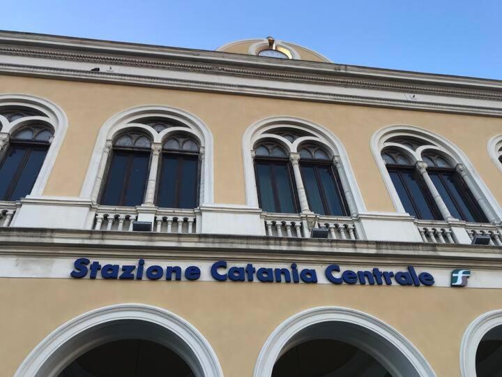 Binario 8 Catania Stazione Centrale Esterno foto